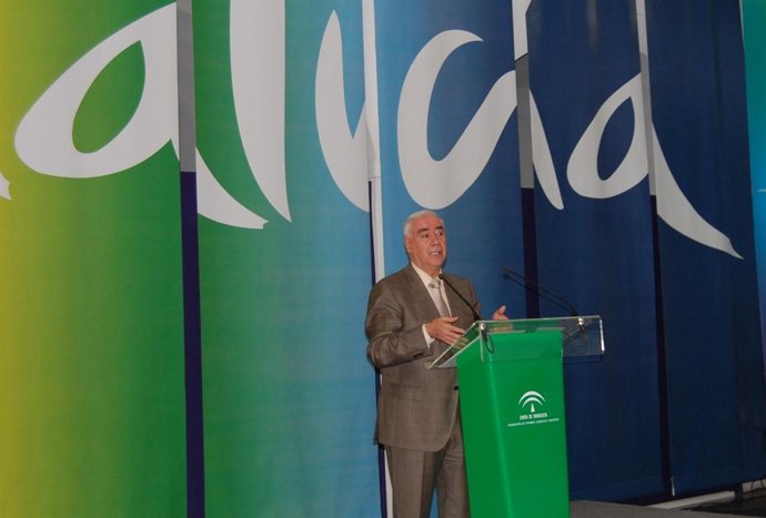 Luciano Alonso presenta la campaña de verano 2010