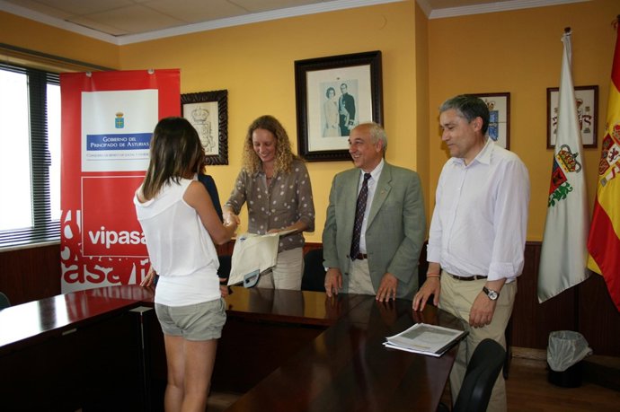 Noemí Martín en la entrega de 10 viviendas de promoción pública