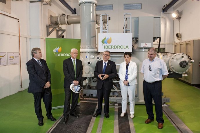 Miguel Sanz y Begoña Sanzberro en la inauguración de la nueva subestación eléctr