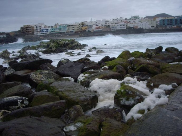 El PP denuncia vertidos en la costa de Arucas (Gran Canaria).