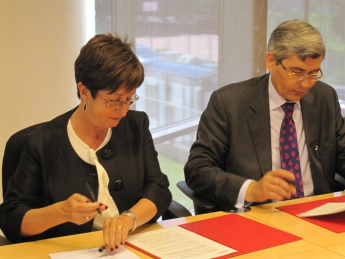 Luisa María Noeno y José Antonio Pérez Cebrián, de la Caja Rural de Teruel