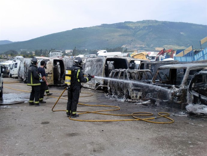 Incendio en Desguaces La Cabaña, en Berrioplano.