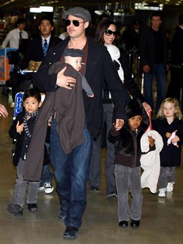 Brad Pitt, Angelina Jolie y sus hijos