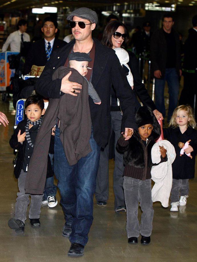 Brad Pitt, Angelina Jolie y sus hijos