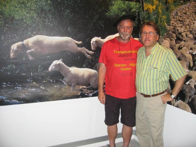 EL ESCRITOR ALEMÁN STEFAN HAEMMERLE CON EL ALCALDE