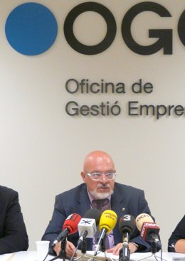 El conseller Josep Huguet en la nueva oficina OGE en Barcelona