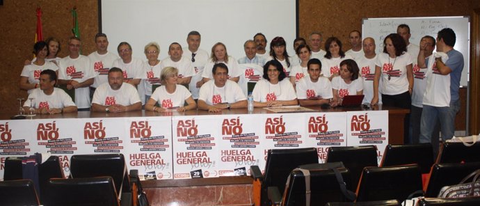 Encierro de los sindicatos en la Subdelegación del Gobierno en Granada