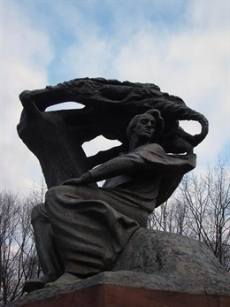 Monumento dedicado a Chopin en el Parque Real de Lazienki, en Varsovia