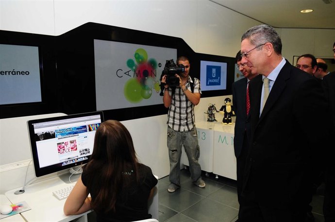 Alberto Ruiz-Gallardón visita el nuevo centro CAMON de Moncloa