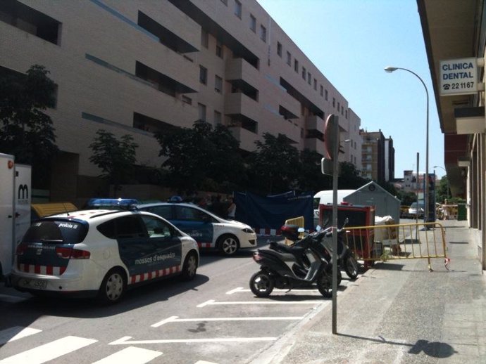 Calle de Girona donde una mujer se ha precipidado de un sexto piso