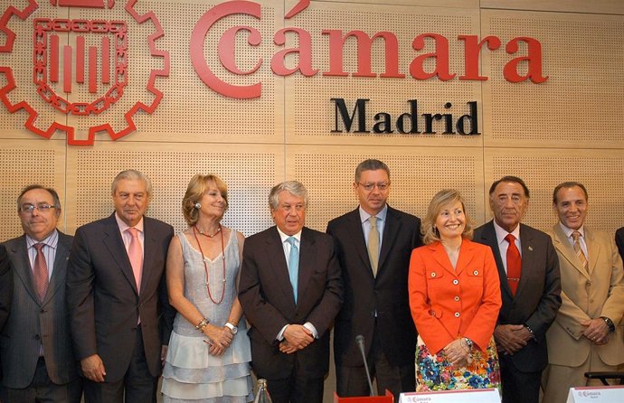 Arturo Fernández antes de su toma de posesión arropado por Valcarce, Aguirre, Ga