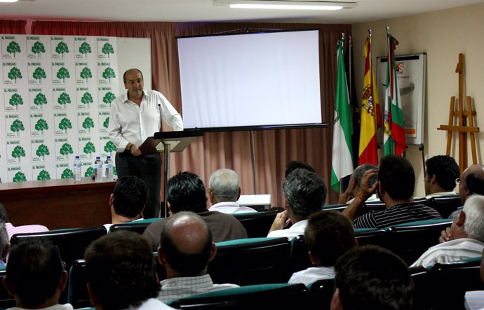El delegado provincial de Medio Ambiente, Juan Manuel López, en un encuentro con