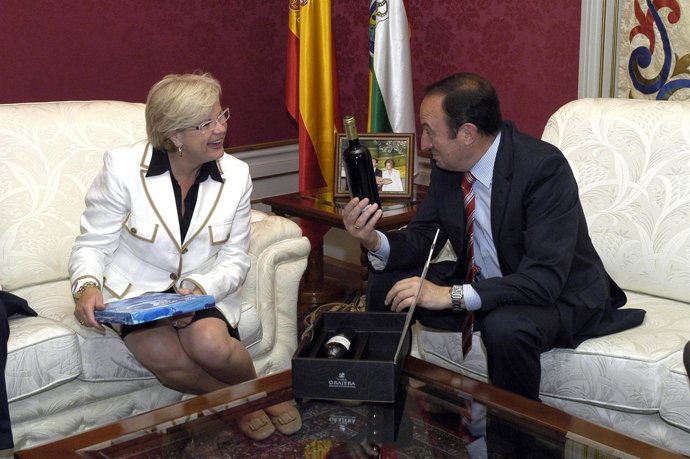 Sanz con la vicepresidenta de la Asamblea Nacional Francesa