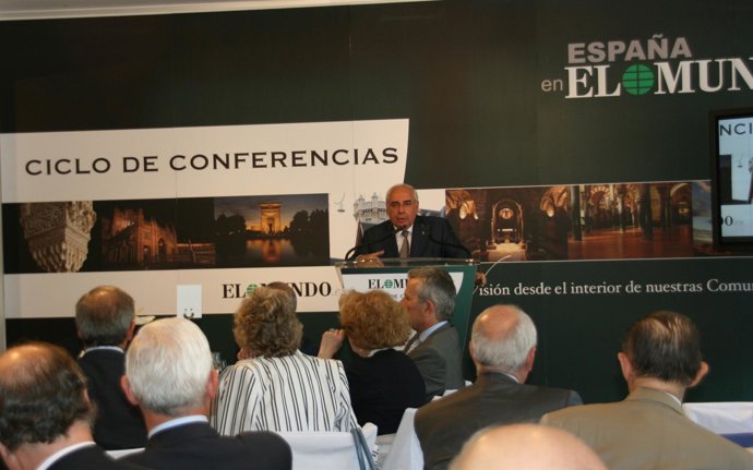 Areces en un momento de la conferencia.