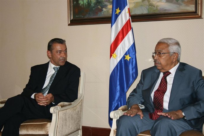 El presidente canario, Paulino Rivero, durante su reunión con el presidente de l