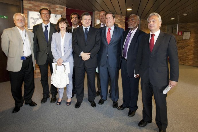 Duraobarrosoapuestaporlasrupcomosímbolodecohesiónsocialyterritorial.Saludos