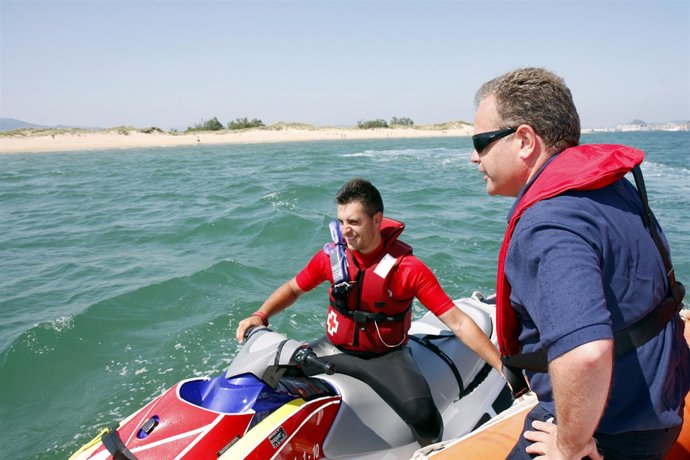 Vicente Mediavilla supervisa la campaña de salvamento en playas