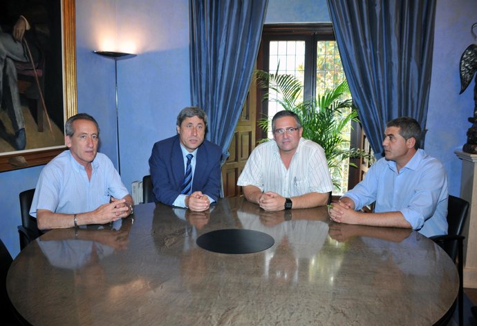 Pulido con los representantes sindicales