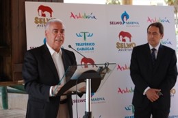 Alonso en rueda de prensa en Parques Reunidos