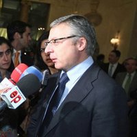 Blanco cree que el AVE del Cantábrico es "tirar el dinero"