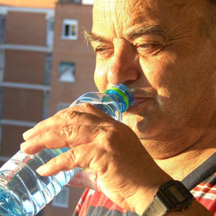 El 70% de los españoles bebe menos de dos litros de agua al día