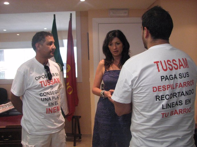 Pilar González se entrevista con los eventuales de Tussam.