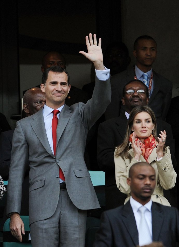 Los Príncipes asisten al primer partido de España en Sudáfrica