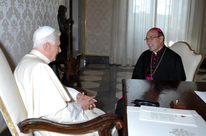 El Papa y Mons. Velasio De Paolis 