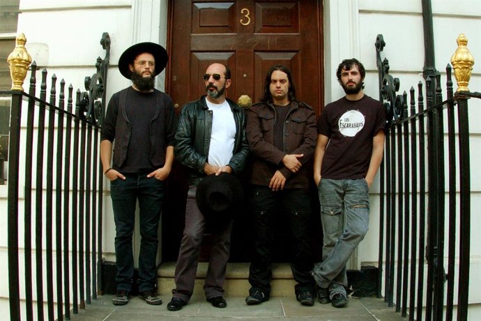 Los Escarabajos presentan la performance 'Salvados por los pelos' con fines bené