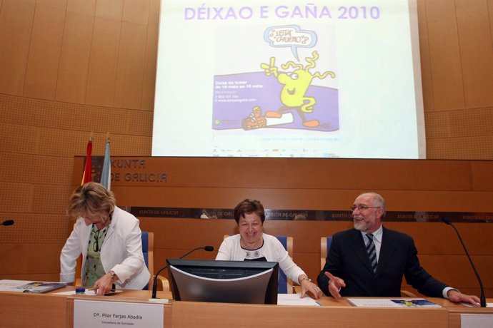 La conselleira de Sanidade (centro) en la entrega de los premios del concurso 'D