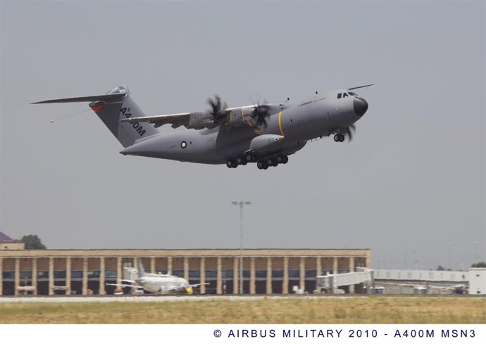 Primer vuelo del tercer A400M de Airbus Military en Sevilla