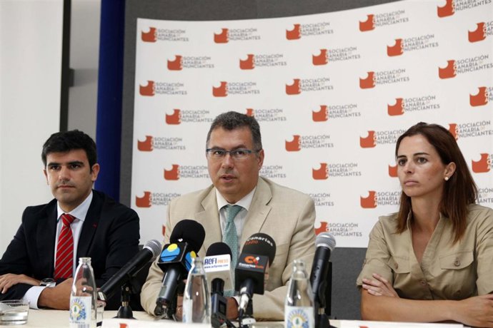 Representantes de la Asociación Canaria de Anunciantes en rueda de prensa.