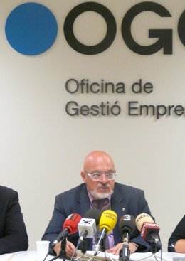 El conseller Josep Huguet en la nueva oficina OGE en Barcelona