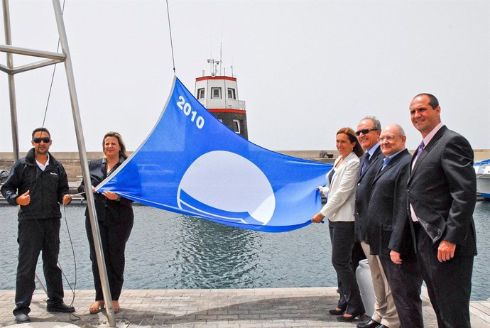 Las consejeras de Sanidad y Turismo del Gobierno canario, Rita Martín y Mercedes