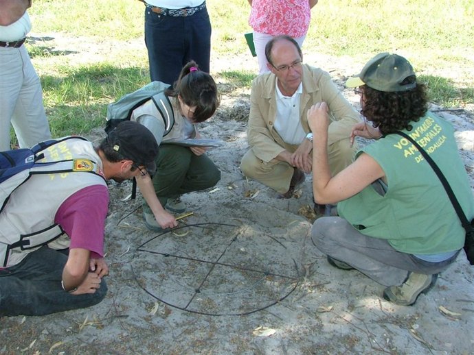 Díaz Trillo con un grupo de voluntarios