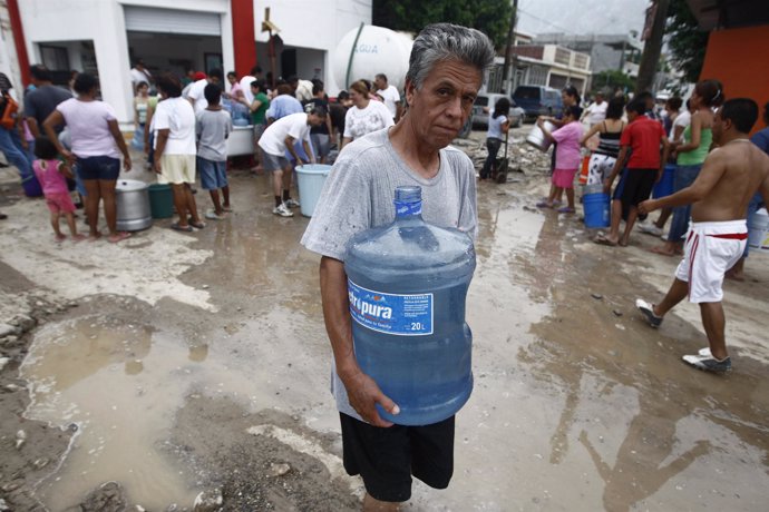Evacuados en México por huracán Alex 
