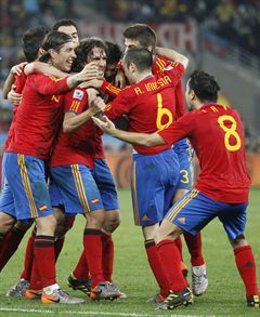 La Selección celebra el gol de Pujol ante Alemania
