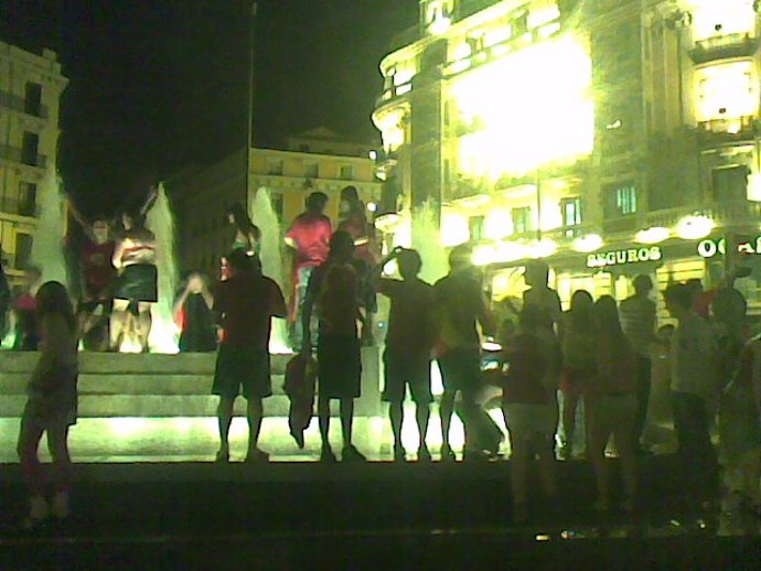 Los madrileños se lanzan a las fuentes