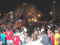 Miles de personas celebran el triunfo de 'La Roja' en la Plaza Moyúa de Bilbao
