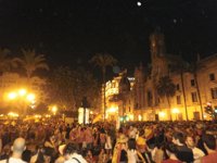 El centro de Valencia se convierte en una gran fiesta, con homenajes incluidos al pulpo Paul