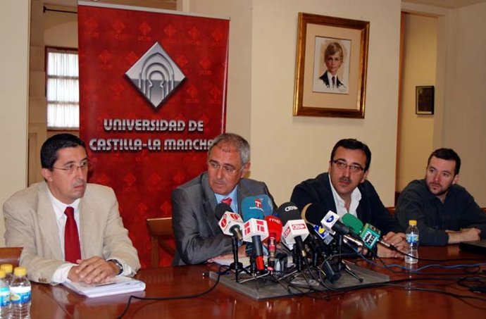 rueda de prensa de la UCLM
