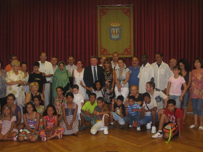 Imagen de la recepción a los niños saharauis