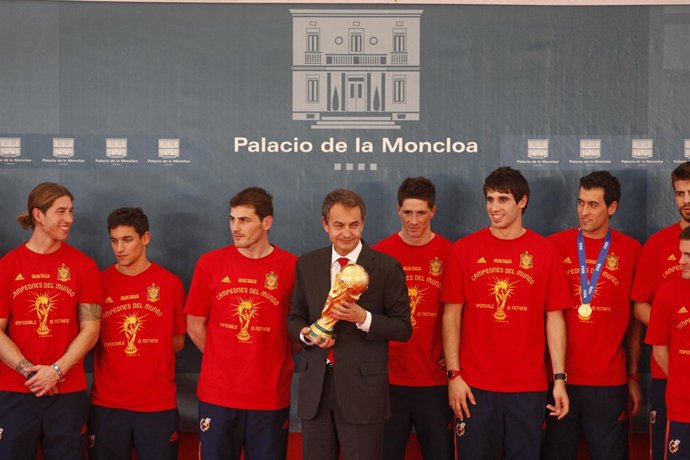 Zapatero recibe a la selección de fútbol