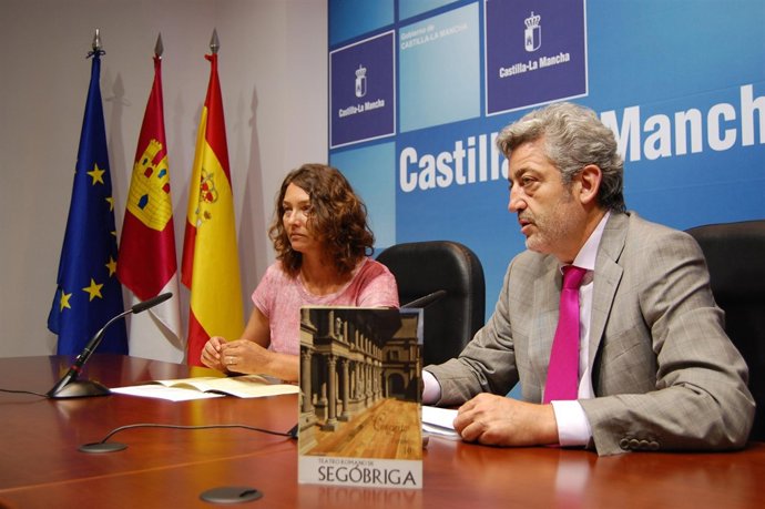 El delegado de Educación y la directora del parque