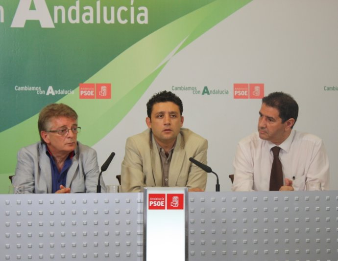Rafael Velasco, en rueda de prensa en Chipiona