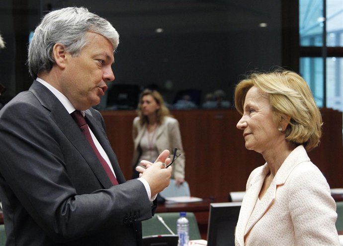 Elena Salgado se reúne en el Ecofin