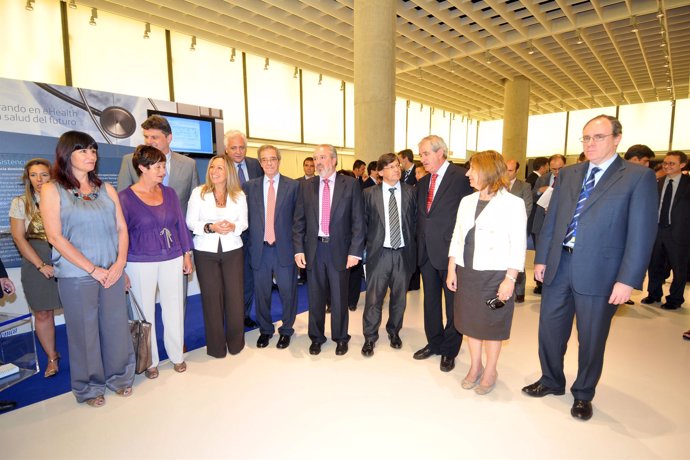 Guisasola junto a la ministra, el presidente de Telefónica y otros consejeros