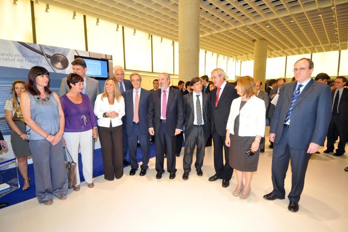 Guisasola junto a la ministra, el presidente de Telefónica y otros consejeros