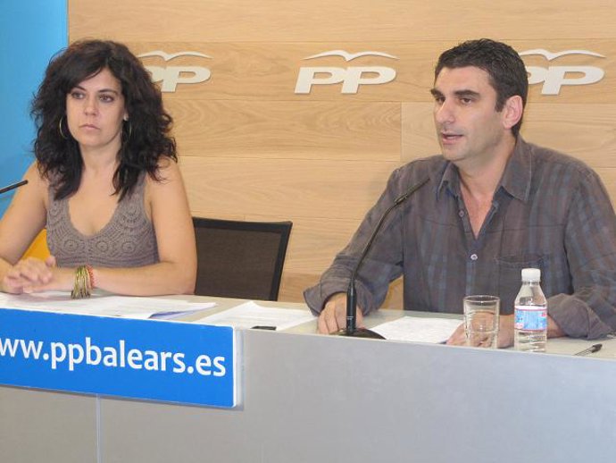 Fernández y Martínez durante la comparecencia de prensa.