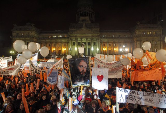 Multitudinaria manifestación contra la legalización del matrimonio homosexual en